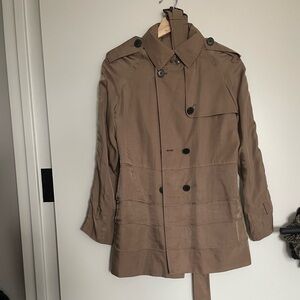 lightweight double-breasted short trench